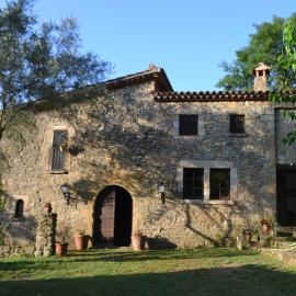Can Bosc - Quiet Artful Masia near Brugent Pools and Forests, hotel em Les Planes d'Hostoles