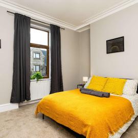 Spacious Inverurie Stay -Nr Train Station -Parking