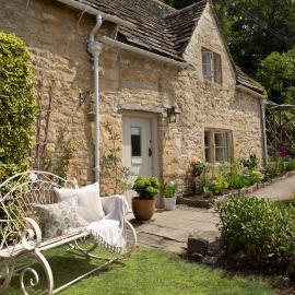 No9 Bibury - Picturesque Cotswold Cottage with incredible views over Arlington Row, Hotel in Bibury