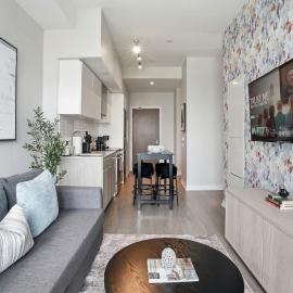 City View Condo Walk to Eaton Centre Sleeps 6
