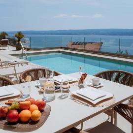 Villa Spiridion Exclusive Luxury Stay Near Split, отель в Есенице