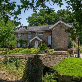 Picket Post House Accommodation, hotel in Catterall
