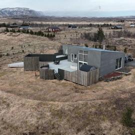 Modern 4BR Holiday Home with Hot Tub and Sauna