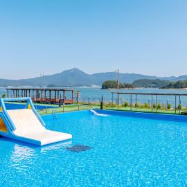 Goseong Bluebeach Pension&Glamping, hotel in Goseong
