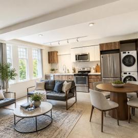 Chic 2 Bedroom Condo Near Stanley Park and Shopping