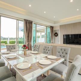 Relaxing Luxury 4-Bedroom Pool Villa with Mountain Views, hotel in Hua Hin