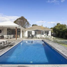 Beach Cottage with pool and spa, walk to Sorrento Main St