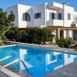 La maison - Two Private Apartments, One with Private Pool