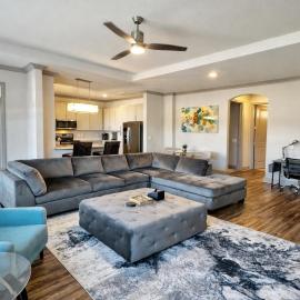 Buckhead Quarters - Spacious with Private Balcony