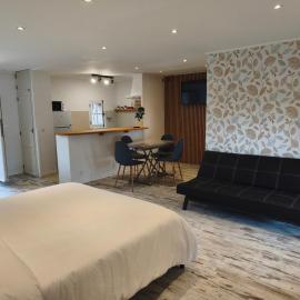 Location saisonnière Studio prestige avec terrasse Climatisation Parking privé 2 à 3 personnes Tourrettes Fayence, Hotel in Tourrettes
