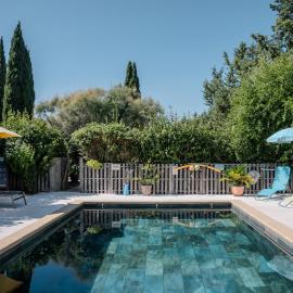 Le Mazet Les Floralies en Provence、マロセーヌのホテル
