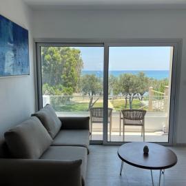 Elya Beach Luxury Suites, hotel sa Ayios Theodhoros