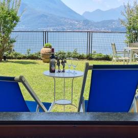 Villa Gli Ulivi - Ushuaia Apartment Lake & Garden View - Free Parking - AC, hotel v mestu Perledo