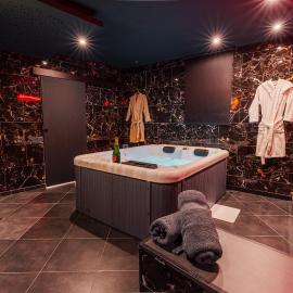 L'inavouable Love-room Jacuzzi