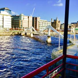 Glasgow City Centre Flat with River Views and Parking, hotel in Glasgow