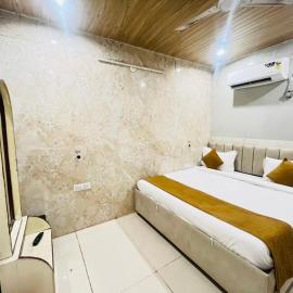 Hotel Comfy Point - Sec 44 Noida, hotel in Noida
