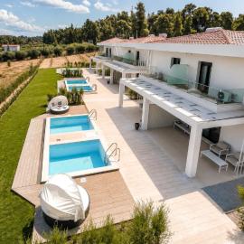 Sani Astera Deluxe Villas by RentalsPro - Sani Halkidiki, hotel in Sani Beach