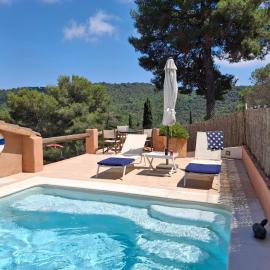 LES ALZINES piscina Privada! B&B No cocina – hotel w mieście Costa del Maresme