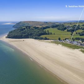 Coastal cottage with heated outdoor pool in Llansteffan