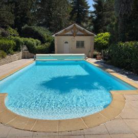 Maison piscine chauffée 12 couchages terrain parking étang bbq etc, hotell i Ussac