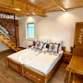 Gorczański Wierch, hotel u gradu Maniowy