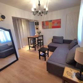 Room near Paris , Airport, WIFI, free parking, hotel u gradu 'Antony'