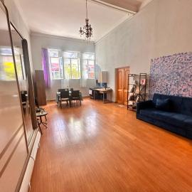 Heart of the city Spacious 3 Bedroom Apartment in Old Batumi Sleeps 6