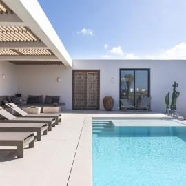 Villa Gara exclusive luxury villa with heated pool, hotel in Lajares