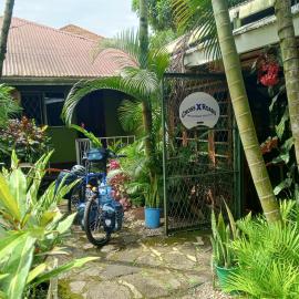 Cross Roads BackPackers Entebbe
