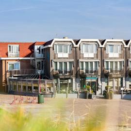 Strandhotel Zoutelande centrum - inclusief ontbijt، فندق في زوتلاند