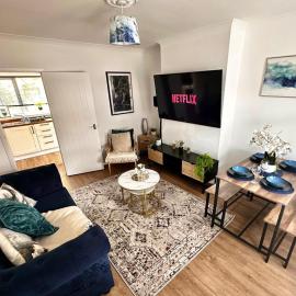 House Sleeps 4 with Patio