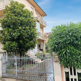SE274 - Marotta, ampio quadrilocale con posto auto
