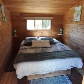 POD en bois، فندق في Druyes-les-Belles-Fontaines