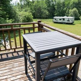 Modern Coastal Loft Balcony, BBQ & Ocean Nearby, hotelli kohteessa Troy
