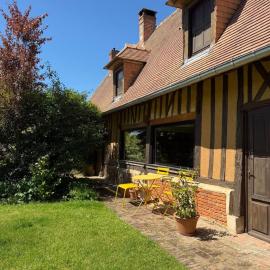 Maison Hestia, Hotel in Épégard