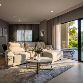Luxury 2 bedroom pool access apartment, hotel in Bang Tao Beach