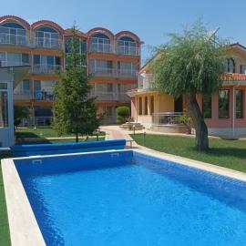 Sunny House, hotel in Kranevo