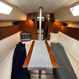 Unique Sailboat Stay in Helsingborg Harbor、ヘルシンボリのホテル