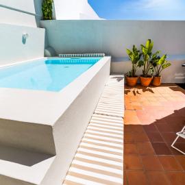 Casa da Zu Stylish Pool House with Glass Lounge, готель у місті Пареде