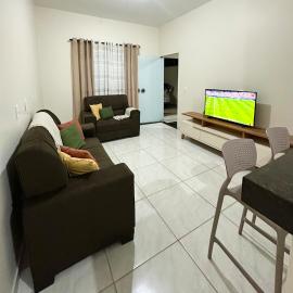 Casa completa - ar, wifi, garagem para 2 carros