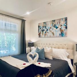 High Park Retreat: Modern Styled 2B/2B in Toronto!, hotel Torontóban