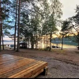Caravan by the sea in Airisto, hotel en Klofsan