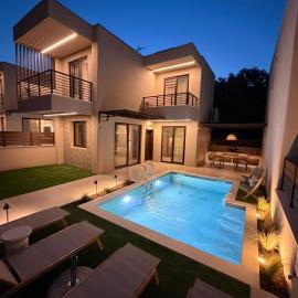 Elegancia Luxury Villas