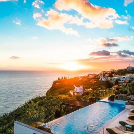 Royale - Sea Front Luxury Retreat by ClubPrometheus, hotelli kohteessa Ponta do Sol