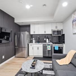 Suite in Ambleton - Calgary, Hotel in Calgary