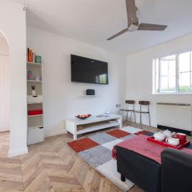 East London Apt - Stay 6 - Transport Links - Wifi, Hotel in Dagenham