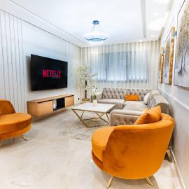 Luxury City Center Apartment with Free Parking