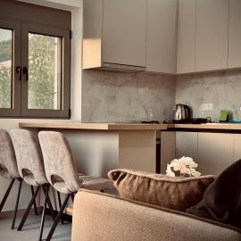 Roza Stone House, hotel em Riglia
