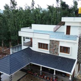 Pramanidi Homestay By Dazzle Destinations, hotel in Attigundi
