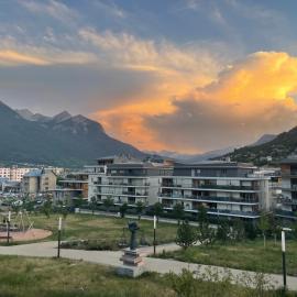 Nouvel appartement T3 dans résidence haut de gamme vue sur parc et Montagnes Briançon Htes Alpes